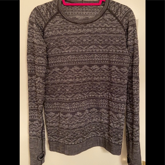 lululemon athletica Tops - Lululemon women’s size 8 patterned long sleeve top